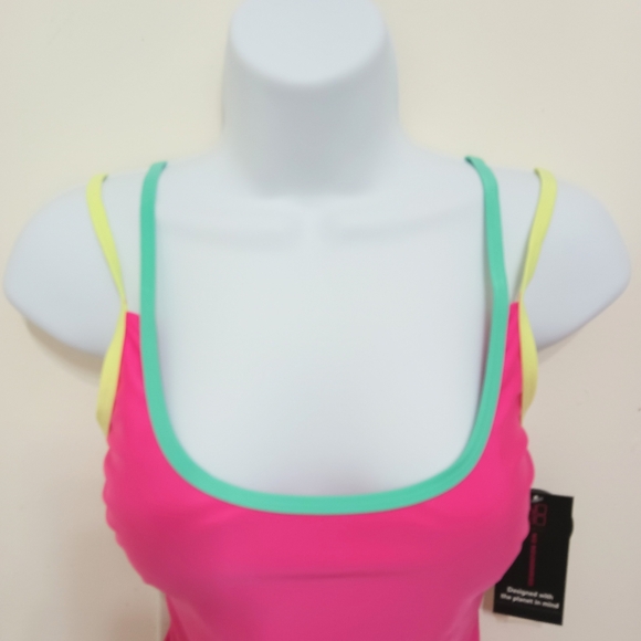 🎁NWT Swimsuit One Piece Push-Up Pads, Stretchable, Adjustable Double Straps - Picture 4 of 16